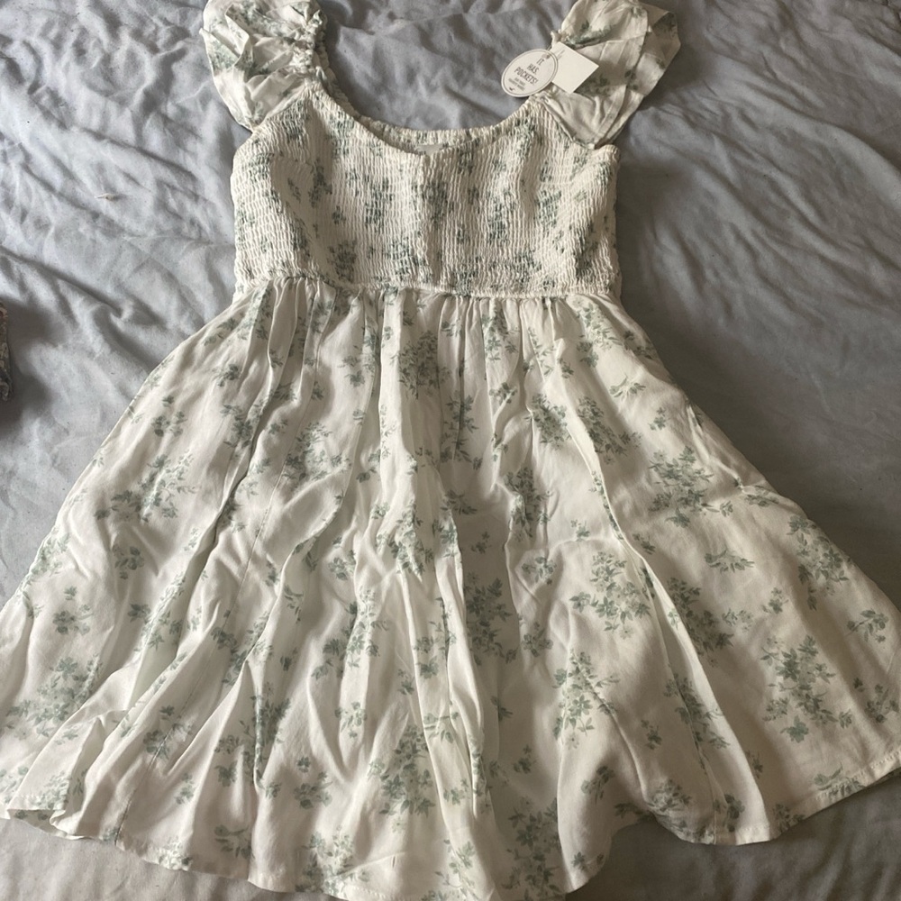 Hollister smocked flutter sleeve skort size M